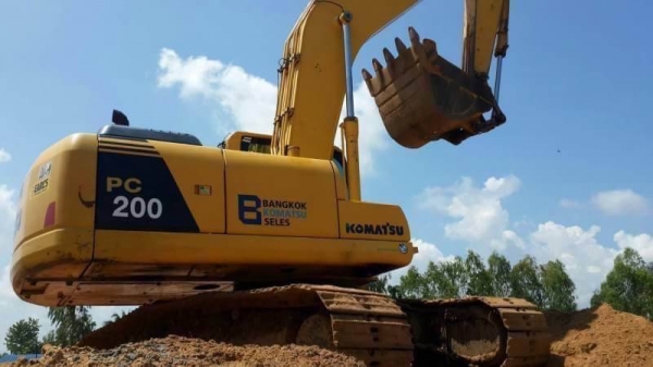 ขาย 1,250,000  KOMATSU  PC 200-8 เครื่องดี ปั้มดี ช่วงล่างดี โช่บาง ไฟฟ้าครบ พร้อมใช้งาน เอกสารอินวอยท์  รถอยู่ จ.ยโสธร 090-772-3710 090-772-3708