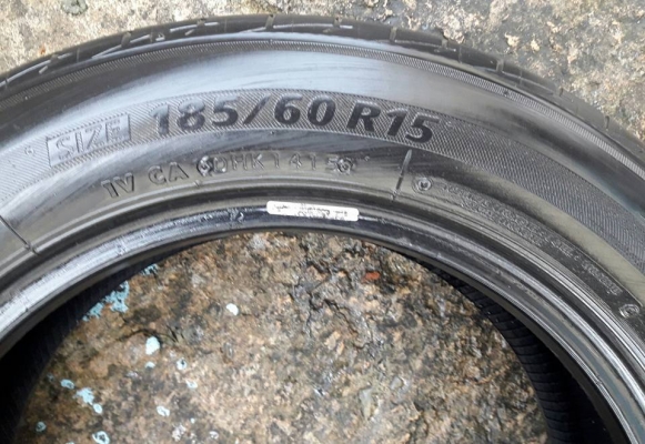 ยางBRIDGESTONE รุ่น Ecopia EP200 .185 60R15 สัปดาห์ที่14ปี2015 ลงพื้นจริงปลายปี2015 สภาพสวยมากๆดอกเต