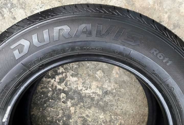 างรถยนต์มือสอง BRIDGESTONE รุ่น DURAVIS R611. 215 65R16 สัปดาที่31ปี2016 ลงพื้นปลายปี2016 สภาพสวยมาก