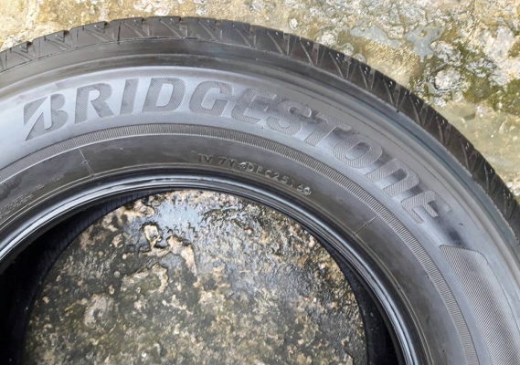 ยางรถยนต์มือสอง BRIDGESTONE รุ่น Ecopia EP850. 265 65R17 สัปดาห์25ปี2016 ลงพื้นปลายปี2016 สภาพสวยดอก