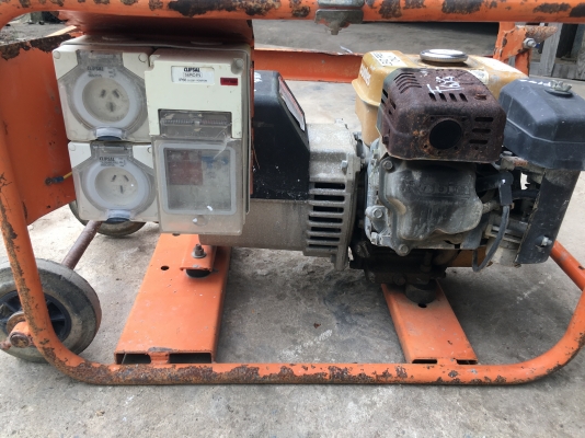 ขายเครื่องปั่นไฟสนามเบนซิน 3.5 kva ไฟ220โวล์