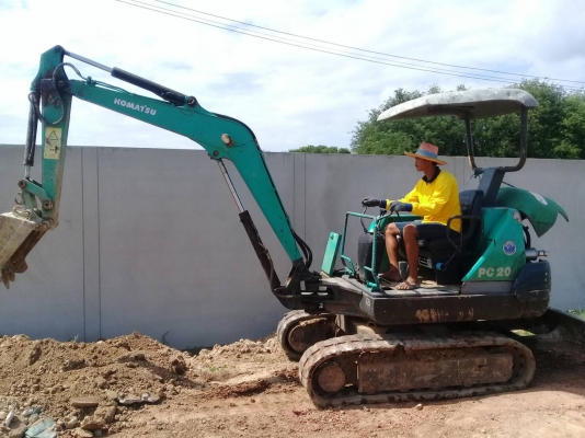 โคมัสสุ pc 20-7 พึ่งยกเครื่องอีซูซุ 4 สูบวาง แรงๆ แถมเทลเลอร์ให้ด้วย