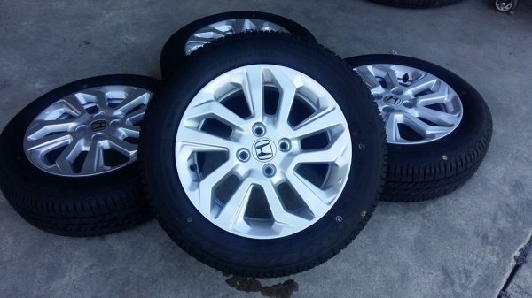 ล้อแม็กป้ายแดง honda jazz 15" ยางปี17 สนใจติดต่อร้าน ก.เจริญการยางครับ 081-3747940