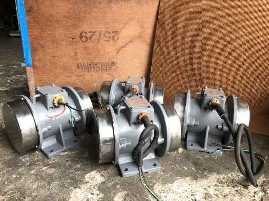 ขายมอเตอร์สั่น-เขย่า Torch Rotary Vibrator 1/3HP. 380V made in Taiwan รุ่นโครงสร้างใหญ่ แข็งแรง สภาพสวยเดิมๆ วิ่งนิ่ม สั่นแรง พร้อมใช้งาน มี 4 ตัวครับ