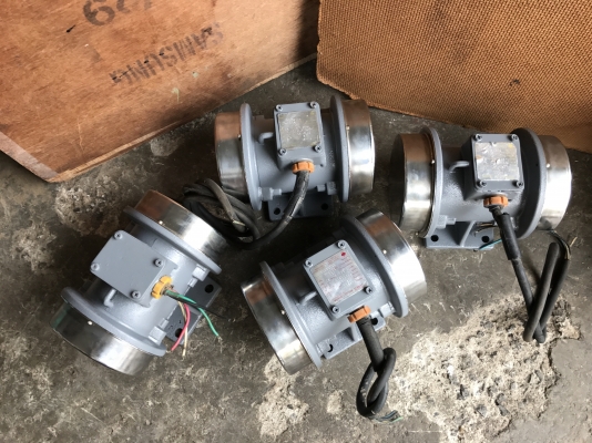 ขายมอเตอร์สั่น-เขย่า Torch Rotary Vibrator 1/3HP. 380V made in Taiwan รุ่นโครงสร้างใหญ่ แข็งแรง สภาพสวยเดิมๆ วิ่งนิ่ม สั่นแรง พร้อมใช้งาน มี 4 ตัวครับ