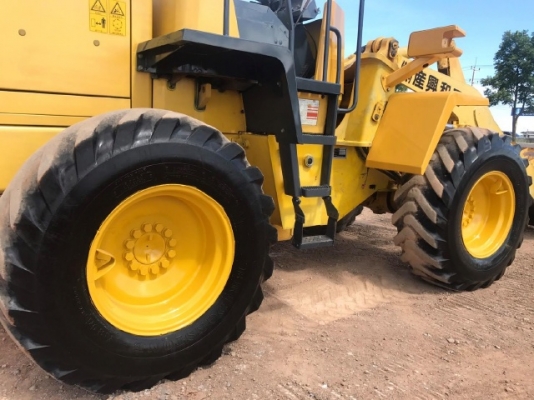 ขายรถตักล้อยาง KOMATSU WA100-3 แขนยาวพิเศษ รถนอกนำเข้าจากญี่ปุ่น สภาพสวยพร้อมใช้ มีVDOการทำงานครับ ขายรถตักล้อยาง KOMATSU WA100-3 แขนยาวพิเศษ รถนอกนำเข้าจากญี่ปุ่น สภาพสวยพร้อมใช้ มีVDOการทำงานครับ