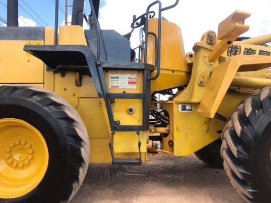 ขายรถตักล้อยาง KOMATSU WA100-3 แขนยาวพิเศษ รถนอกนำเข้าจากญี่ปุ่น สภาพสวยพร้อมใช้ มีVDOการทำงานครับ ขายรถตักล้อยาง KOMATSU WA100-3 แขนยาวพิเศษ รถนอกนำเข้าจากญี่ปุ่น สภาพสวยพร้อมใช้ มีVDOการทำงานครับ