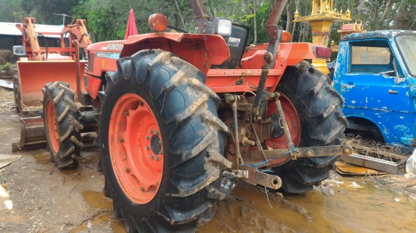 ขายรถไถ KUBOTA M5000 ดันหน้า และตัดหญ้า ยางใหม่ 4 เส้น