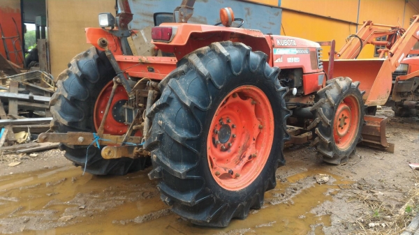 ขายรถไถ KUBOTA M5000 ดันหน้า และตัดหญ้า ยางใหม่ 4 เส้น