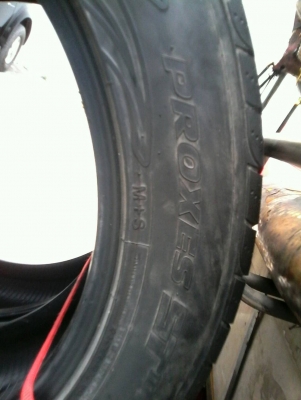 265/50R20 TOYO PROXES ST ปี14 มี 2 เส้น โทร.081-427-3941