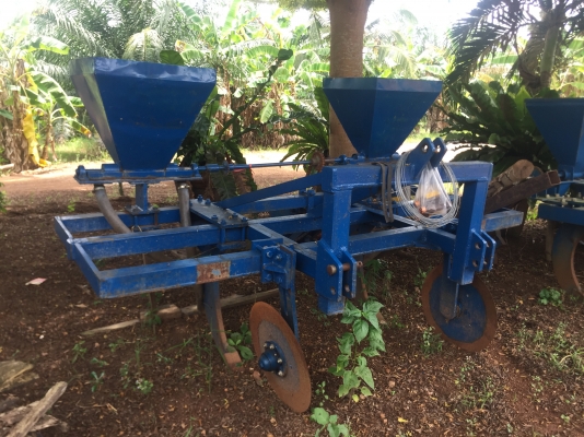 ริปเปอร์กรีดร่องอ้อย ถังปุ๋ยสแตนเลสคู่ มือสอง สวยๆ ต่อรองได้