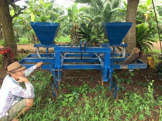 ริปเปอร์กรีดร่องอ้อย ถังปุ๋ยสแตนเลสคู่ มือสอง สวยๆ ต่อรองได้