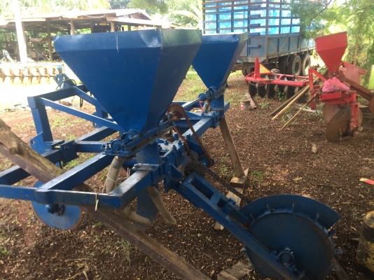 ริปเปอร์กรีดร่องอ้อย ถังปุ๋ยสแตนเลสคู่ มือสอง สวยๆ ต่อรองได้