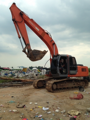 HITASHI  ZX200-1 ใช้งาน 10598ช.ม ไฟฟ้าครบ ช่วงล่างเต็ม