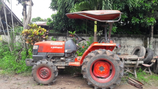 ขายรถไถ Kubota L3408 Di  สภาพสวยๆๆพร้อมใช้ครับ พร้อมอุปกรณ์หน้าหลังครับ