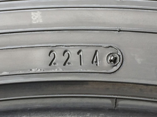 ยาง Falken 265 65 17 กลางปี14 ดอกเต็ม ใช้ยาว ราคาไม่แพง