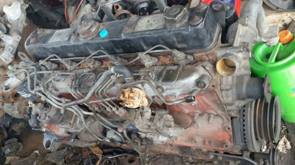 ขายเครื่องอีซูซุ6SA1สภาพครบพร้อมใช้210แรงม้าราคา75000