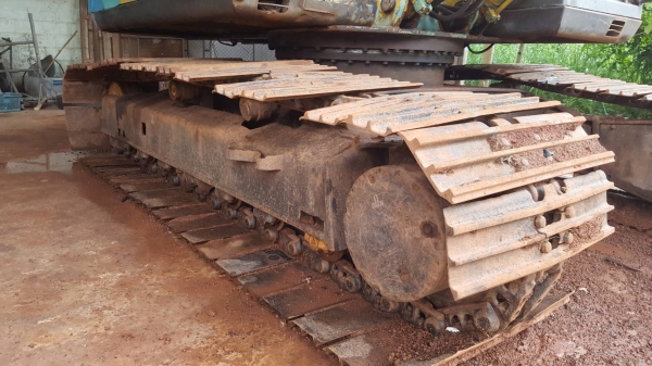 ขาย แบคโฮ KOBELCO SK200 Mark 3 เอกสารเล่มทะเบียนครบ ไฟฟ้าตัดแล้ว ช่วงล่างต้องเก็บงานครับ ราคาต่อรองได้