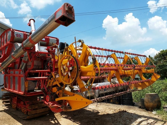 ขายรถเกี่ยวข้าวศักดิ์พัฒนา SS501 Tเครื่อง6HH1 210ช่วงล่าง10 สภาพพร้อม ปั๊ม22