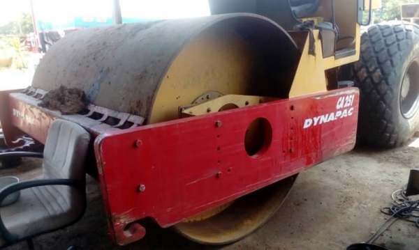 ขาย 680,000 DYNAPAC CA251 เพลาเดียว เครื่องดี ปั้มแรง  ระบบพร้อมใช้ เอกสารเล่มทะเบียน  รถอยู่ จ.ปทุมธานี  090-772-3710 090-772-3708