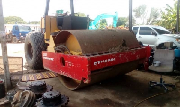 ขาย 680,000 DYNAPAC CA251 เพลาเดียว เครื่องดี ปั้มแรง  ระบบพร้อมใช้ เอกสารเล่มทะเบียน  รถอยู่ จ.ปทุมธานี  090-772-3710 090-772-3708
