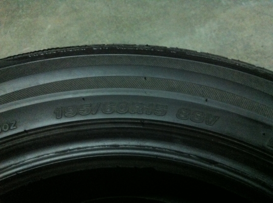 บริสโตน.195/60/15ปี13 มีปะหน้ายาง ชุด1200บ.โทร.0879050181.ส่งได้ทั่วไทยคับ.