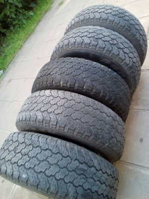 235/70R15  DUNLOP GRANDTREK ขายรวมยางอะไหล่ 5 เส้น  tel. 081-427-3941