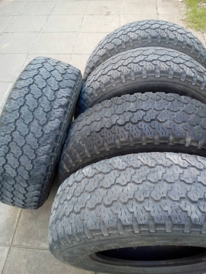 235/70R15  DUNLOP GRANDTREK ขายรวมยางอะไหล่ 5 เส้น  tel. 081-427-3941