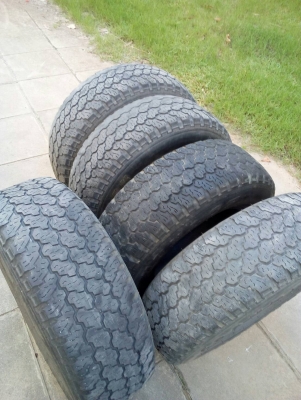 235/70R15  DUNLOP GRANDTREK ขายรวมยางอะไหล่ 5 เส้น  tel. 081-427-3941