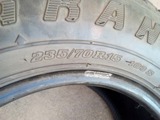 235/70R15  DUNLOP GRANDTREK ขายรวมยางอะไหล่ 5 เส้น  tel. 081-427-3941
