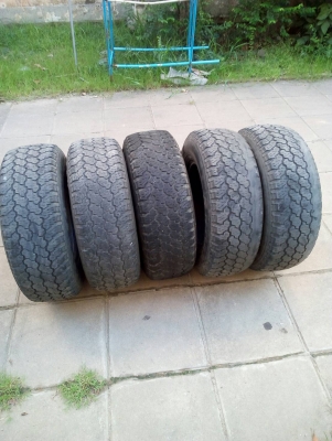 235/70R15  DUNLOP GRANDTREK ขายรวมยางอะไหล่ 5 เส้น  tel. 081-427-3941