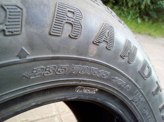 235/70R15  DUNLOP GRANDTREK ขายรวมยางอะไหล่ 5 เส้น  tel. 081-427-3941
