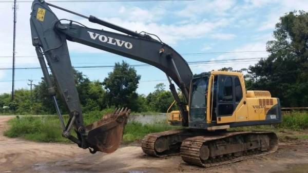 ขาย 1,295,000  VOLVO EC 210 B PRIME ทำงาน 4,xxx ชม. เครื่องดี ปั้มแรง โซ่หนา เอวแน่น ไฟฟ้าครบ เอกสารเล่มทะเบียน รถอยู่ จ.อุบลราชธานี  090-772-3710 090-772-3708