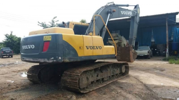 ขาย 1,295,000  VOLVO EC 210 B PRIME ทำงาน 4,xxx ชม. เครื่องดี ปั้มแรง โซ่หนา เอวแน่น ไฟฟ้าครบ เอกสารเล่มทะเบียน รถอยู่ จ.อุบลราชธานี  090-772-3710 090-772-3708
