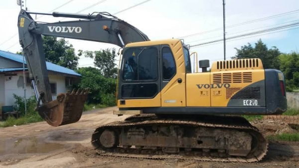 ขาย 1,295,000  VOLVO EC 210 B PRIME ทำงาน 4,xxx ชม. เครื่องดี ปั้มแรง โซ่หนา เอวแน่น ไฟฟ้าครบ เอกสารเล่มทะเบียน รถอยู่ จ.อุบลราชธานี  090-772-3710 090-772-3708