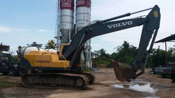 ขาย 1,295,000  VOLVO EC 210 B PRIME ทำงาน 4,xxx ชม. เครื่องดี ปั้มแรง โซ่หนา เอวแน่น ไฟฟ้าครบ เอกสารเล่มทะเบียน รถอยู่ จ.อุบลราชธานี  090-772-3710 090-772-3708