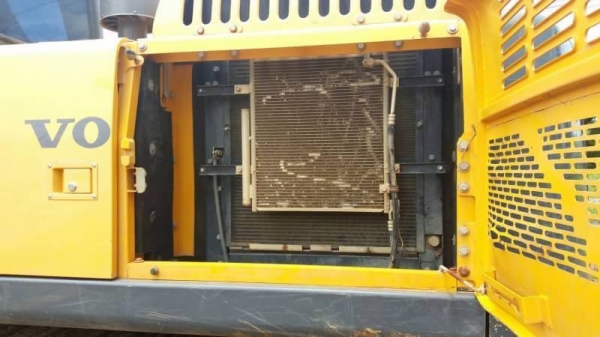 ขาย 1,295,000  VOLVO EC 210 B PRIME ทำงาน 4,xxx ชม. เครื่องดี ปั้มแรง โซ่หนา เอวแน่น ไฟฟ้าครบ เอกสารเล่มทะเบียน รถอยู่ จ.อุบลราชธานี  090-772-3710 090-772-3708