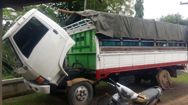 Hino km 779 เครื่อง 117 แรง Fหน้าหลัง กระบะต่อใหม่5.5M แอร์หนาว เอกสารครบ ***380,000*** ต่อรอง Hino km 779 เครื่อง 117 แรง Fหน้าหลัง กระบะต่อใหม่5.5M แอร์หนาว เอกสารครบ ***380,000*** ต่อรอง