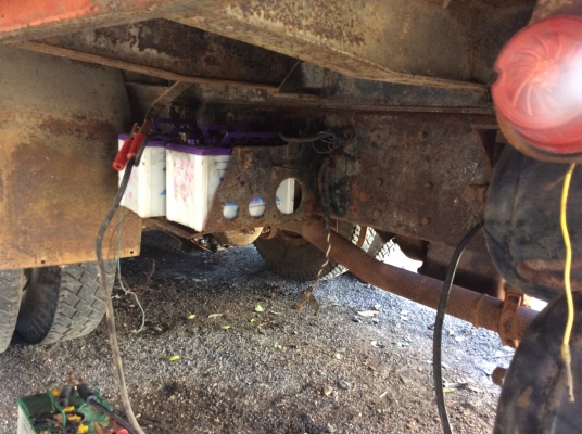 รถเทนเลอร์ ท้ายลาด 10 ล้อ 2 เพลา HINO FM186 เครื่อง EL191 แรง (รถผมเอง)