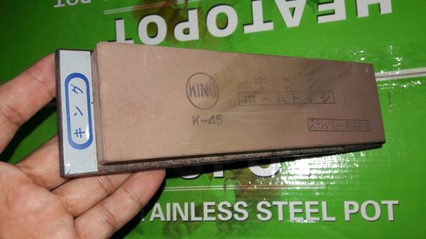 ขายหินลับมีดญี่ปุ่นแบบละเอียดพร้อมแท่นรองมือสองสภาพดี