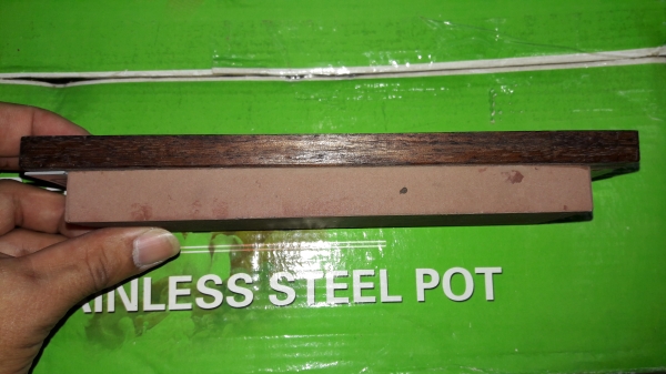 ขายหินลับมีดญี่ปุ่นแบบละเอียดพร้อมแท่นรองมือสองสภาพดี