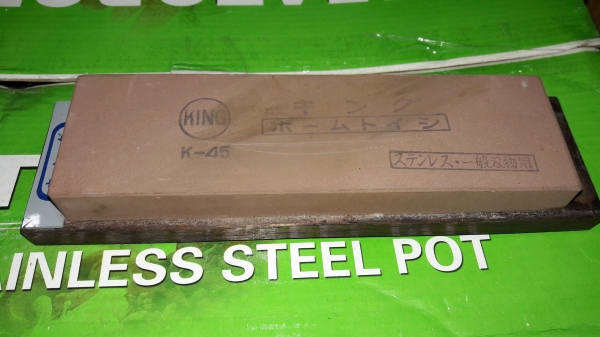 ขายหินลับมีดญี่ปุ่นแบบละเอียดพร้อมแท่นรองมือสองสภาพดี