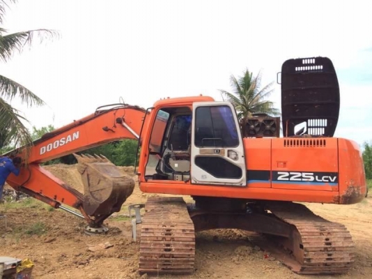 ขาย 650,000 บาท  DOOSAN 220 Lcv  เครื่องดี ปั้มแรง โซ่หนา เอวแน่น รถสวยไฟฟ้าครบ เอกสารซื้อขาย   รถอยู่ จ.เพชรบุรี โทร&amp;ไอดีไลน์ โทร&amp;ไอดีไลน์ 0610710295