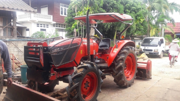 ขายรถไถ Kubota M6040 สภาพดีสวยๆๆพร้อมใช้ครับ รุ่นนี้ถือว่าคุ้มมากกับราคานี้ครับ มีอุปกรณ์พร้อม2 ชิ้นมี ใบมีดดันดิน และโรตารี่มาให้ครับ ใครมองหาคูโบต้า M6040 รับรองไม่เสียใจครับกับราคานี้