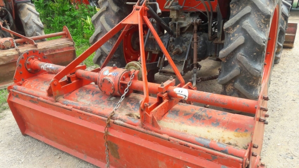 ขายรถไถ Kubota M6040 สภาพดีสวยๆๆพร้อมใช้ครับ รุ่นนี้ถือว่าคุ้มมากกับราคานี้ครับ มีอุปกรณ์พร้อม2 ชิ้นมี ใบมีดดันดิน และโรตารี่มาให้ครับ ใครมองหาคูโบต้า M6040 รับรองไม่เสียใจครับกับราคานี้