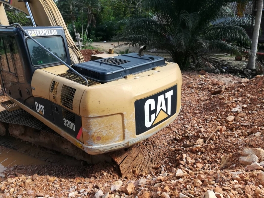 ขายรถแบคโฮ CAT 320 D 8000 ชม.ราคา 1700000 ขายรถแบคโฮ CAT 320 D 8000 ชม.ราคา 1700000