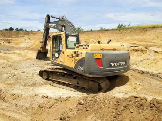 ขาย 1,080,000 บาท VOLVO EC210B PRIME ทำงาน 17,xxx ชม. เครื่องดี ปั้มแรง โซ่หนา เอวแน่น ไฟฟ้าครบ เอกสารเล่มทะเบียน  รถอยู่ จ.สุพรรณบุรี โทร&amp;ไอดีไลน์ 0610710295