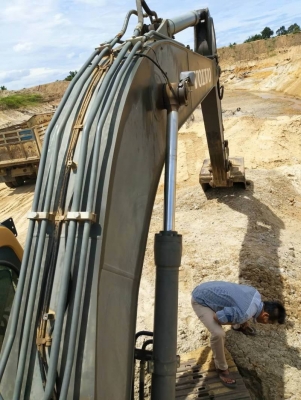 ขาย 1,080,000 บาท VOLVO EC210B PRIME ทำงาน 17,xxx ชม. เครื่องดี ปั้มแรง โซ่หนา เอวแน่น ไฟฟ้าครบ เอกสารเล่มทะเบียน  รถอยู่ จ.สุพรรณบุรี โทร&amp;ไอดีไลน์ 0610710295