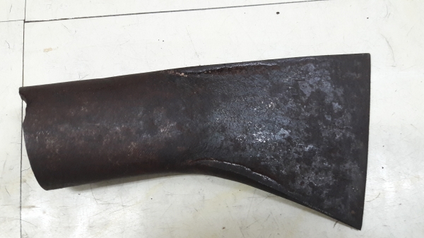 ขายหัวขวานโบราณเหล็กดีเก่าเก็บ หน้าขวานกว้าง4"ยาว7" ใหม่เก่าเก็บ