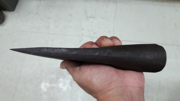 ขายหัวขวานโบราณเหล็กดีเก่าเก็บ หน้าขวานกว้าง4"ยาว7" ใหม่เก่าเก็บ